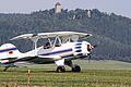 Zum Flugtag nach Ostheim sind auch Piloten von Nachbarvereinen mit ihren Maschinen gekommen. Dieser Doppeldecker kommt aus Saal.