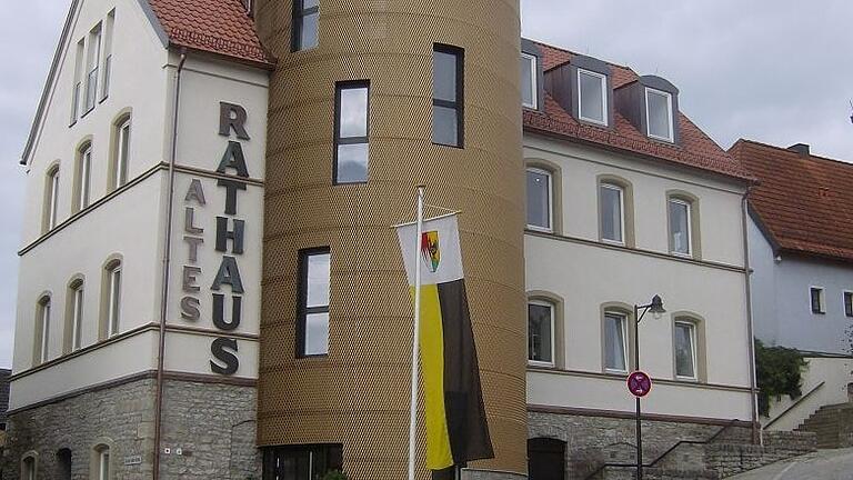 Ab 1. Juni ist der neue Bürositz des Allianzmanagements Schweinfurter OberLand in Schonungen im Obergeschoss des Alten Rathauses zu finden. Ab 1. Juni ist der neue Bürositz des Allianzmanagements Schweinfurter OberLand in Schonungen im Obergeschoss des Alten Rathauses zu finden.