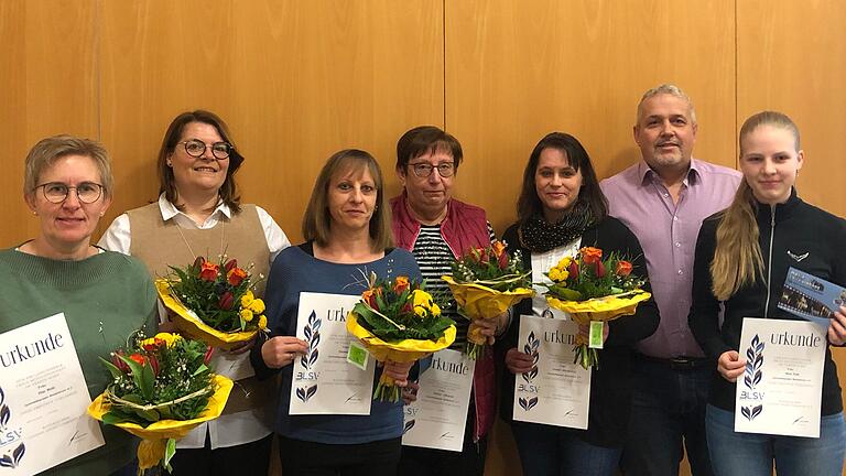 Auf dem Foto (von links): Rita Wolz, Andrea Krebs, Daniela Hock, Sabine Villbrandt, Kerstin Hoh-Münch, Erster Vorsitzender Tino Krebs, Nina Roth.