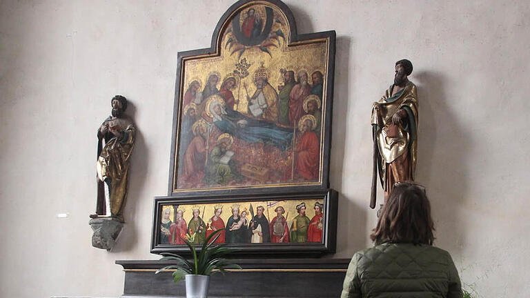 Die zwei Bildtafeln des sogenannten Marientod-Altars in der Münnerstädter Stadtpfarrkirche kommen für einige Monate als Leihgabe ins Germanische Nationalmuseum.  Fotos: Heike Beudert       -  Die zwei Bildtafeln des sogenannten Marientod-Altars in der Münnerstädter Stadtpfarrkirche kommen für einige Monate als Leihgabe ins Germanische Nationalmuseum.  Fotos: Heike Beudert