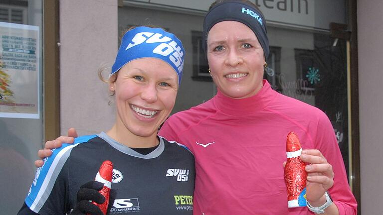 Triathletin Laura Zimmermann (rechts) vom SV Würzburg 05 war die schnellste Frau beim Ochsenfurter Nikolauslauf. Wenige Sekunden nach ihr kam Vereinskollegin Eleisa Haag als Zweite ins Ziel.