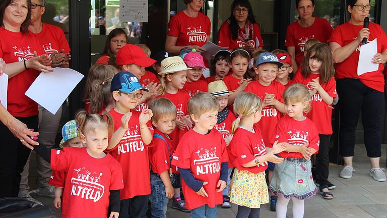 Ein Festtag für den Marktheidenfelder Stadtteil Altfeld: An Christi Himmelfahrt wurde die neue städtischen Kindertagesstätte für zwei Regel- und eine Krippengruppe eingeweiht.