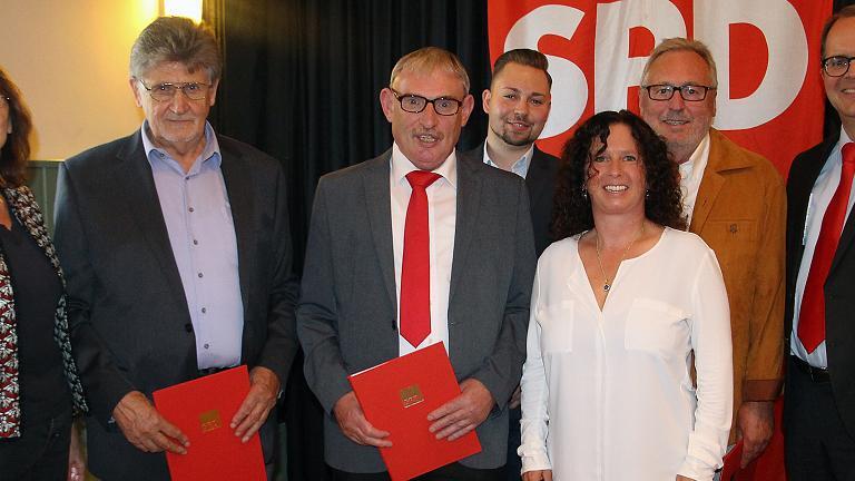 Anlässlich der Geburtstagsfeier des SPD-Ortsvereins gab es viele freudige Gesichter. Im Bild von links: Kathi Petersen (MdL), Roland Kaiser, Günter Riedmann, Bundestagskandidat Markus Hümpfer, Karin Model, Helmut Nickel und der Oppositionsführer im Bayerischen Landtag, Markus Rinderspacher.