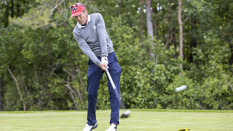 Die Golfer nehmen wieder Driver, Eisen und Putter zur Hand, genießen ihren Sport in Würzburg und anderswo.