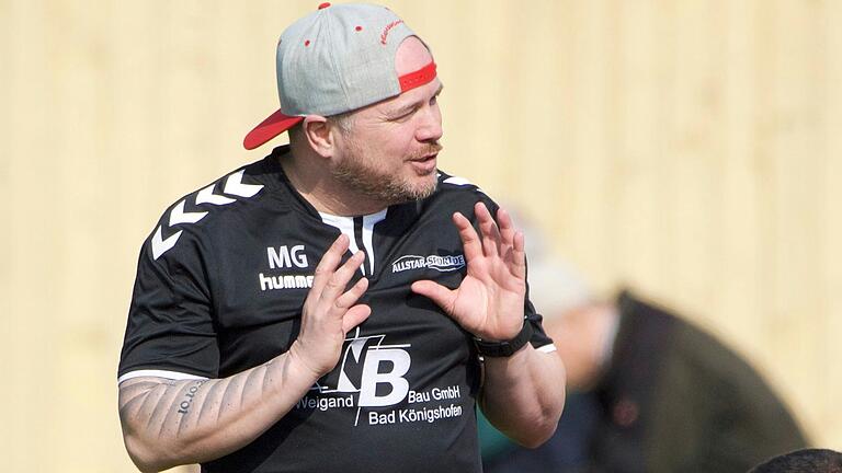 Matthias Gerhardt, früher Zweitliga-Fußballer beim FC 05 Schweinfurt, hat den Rhöner Kreisligisten FV Rannungen/Pfändhausen/Holzhausen in diesem Sommer übernommen. Matthias Gerhardt, früher Zweitliga-Fußballer beim FC 05 Schweinfurt, hat den Rhöner Kreisligisten FV Rannungen/Pfändhausen/Holzhausen in diesem Sommer übernommen.
