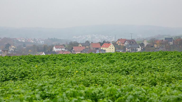 Auf dem Kulturweg in Rimpar mit Blick auf Maidbronn. Auf dem Kulturweg in Rimpar mit Blick auf Maidbronn.