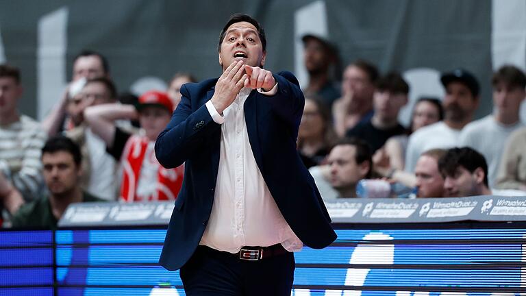 Headcoach Sasa Filipovski (Würzburg Baskets) hofft auf einen Auswärtssieg seiner Mannschaft bei RASTA Vechta.