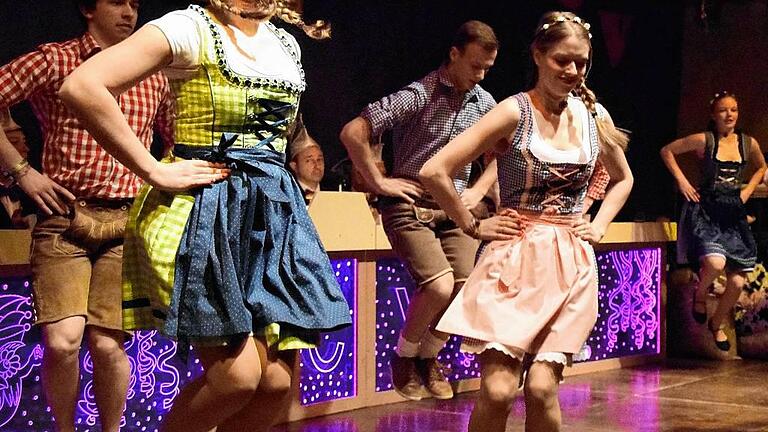 Das Eulenballett widmet sich dem Leben auf der Alm.