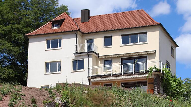 Bevor es abgerissen wird, diente dieses leer stehende Wohnhaus am Valentinusberg als Übungsstätte für die Lohrer Feuerwehr. Bevor es abgerissen wird, diente dieses leer stehende Wohnhaus am Valentinusberg als Übungsstätte für die Lohrer Feuerwehr. 
