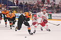 Deutschland - Polen.jpeg       -  Deutschlands Lukas Reichel (links) in Aktion gegen Polens Alan Lyszczarczyk. Am Samstag holte die deutsche Eishockey-Nationalmannschaft den Sieg gegen Polen und hat das  Viertelfinale der WM erreicht.