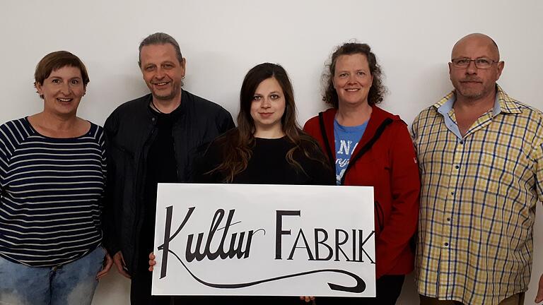 Sie haben die neue Kulturfabrik in Abtswind ins Leben gerufen (von links): Andrea Drexelius und Heiner Schmidt von Kulturgezeiten und die Inhaber Vera, Claudia und Norbert Kaulfuss.