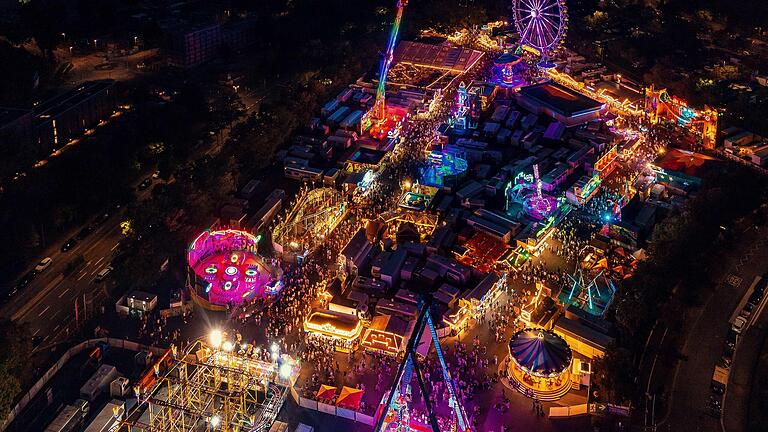 Spektakulärer Drohnenblick auf das Volksfest in Schweinfurt, das noch bis Sonntag, 26. Juni, geöffnet ist.