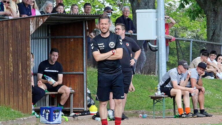 Beobachtete zum Saisonabschluss noch einmal eine Niederlage seiner FTS gegen Vizemeister Röllbach: Trainer Adrian Gahn.