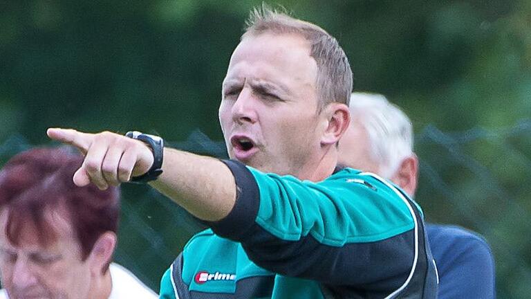 Markus Bach (im Bild) rückt beim TSV Großbardorf vom Trainer der U23 zum Co-Trainer der Bayernliga-Mannschaft auf.