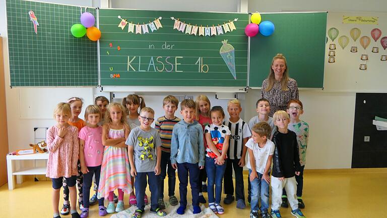 Sieben Mädchen und neun Jungen wurden in der Klasse 1b der Grundschule Rauhenebrach in Untersteinbach begrüßt. Klassenlehrerin Evelyn Schirmer vermittelt den 16 Kindern den Lehrstoff. Sieben Mädchen und neun Jungen wurden in der Klasse 1b der Grundschule Rauhenebrach in Untersteinbach begrüßt. Klassenlehrerin Evelyn Schirmer vermittelt den 16 Kindern den Lehrstoff.
