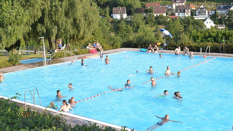 Ab Mitte Mai darf im Maßbacher Freibad wieder geplanscht werden.