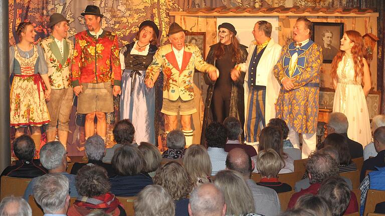 Sichtlich gelöst war die Stimmung bei den Akteuren des Brandner Kaspar beim Schlussbild mit (von links) Maja Oppermann, Mario Döpfner, Achim Winkelmann, Anja Iff, Stefan Mai, Silvia Kirchhof, Karl-Heinz Weickert, Bernd Beck und Lisa Döpfner. Sichtlich gelöst war die Stimmung bei den Akteuren des Brandner Kaspar beim Schlussbild mit (von links) Maja Oppermann, Mario Döpfner, Achim Winkelmann, Anja Iff, Stefan Mai, Silvia Kirchhof, Karl-Heinz Weickert, Bernd Beck und Lisa Döpfner.