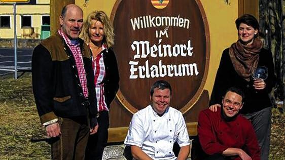 Blicken in die Zukunft: Marco und Susanna Kempf (Hotel Meisnerhof und Pizzeria Da Marco), Marcus Vogl (Weinhaus & Hotel Flach) sowie Guido und Tanja Prößl (Gasthaus & Hotel Zum Löwen) treten Gerüchten über die  Schließung von Lokalitäten in Erlabrunn vehement entgegen.