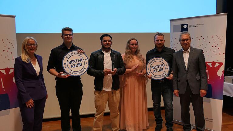 Aus dem Landkreis Haßberge kommen vier der besten Azubis (ab Zweiter von links): Florian Scheuring, Abdelhak Zabour, Antonia Jung und Patrick Suft. Aus dem Landkreis Haßberge kommen vier der besten Azubis (ab Zweiter von links): Florian Scheuring, Abdelhak Zabour, Antonia Jung und Patrick Suft.
