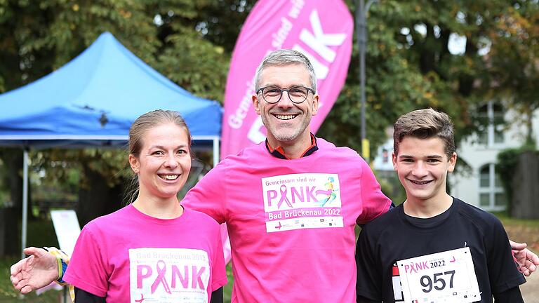 Bad Brückenaus Bürgermeister Jochen Vogel beim diesjährigen Pinklauf, den er am 3. Oktober trotz anhaltender Long-Covid-Erkrankung besuchte.       -  Bad Brückenaus Bürgermeister Jochen Vogel beim diesjährigen Pinklauf, den er am 3. Oktober trotz anhaltender Long-Covid-Erkrankung besuchte.