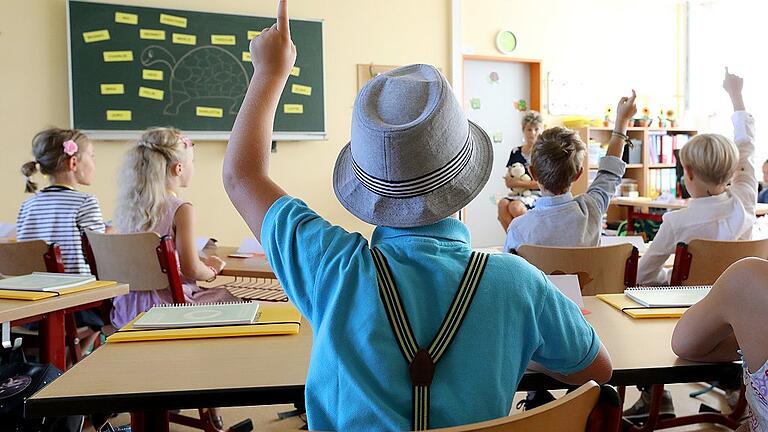 Schüler im Unterricht       -  Viel mehr tun beim Thema Bildung: Die SPD fordert deutlich mehr Engagement von der Stadtverwaltung, der im bayerischen Vergleich sehr schlechten Übertrittquote von Grundschülern ins Gymnasium entgegenzuwirken.