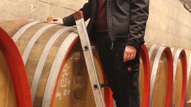 Als Winzerin ist Carolin Meyer die Arbeit im Weinkeller gewohnt. Als Winzerin ist Carolin Meyer die Arbeit im Weinkeller gewohnt.