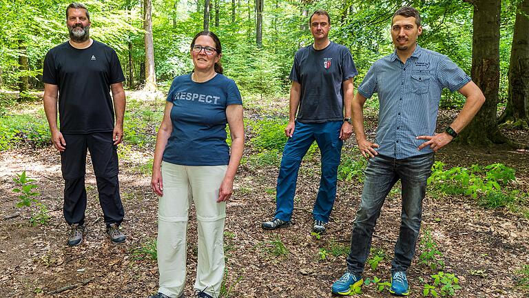 Die ausgeschiedenen Neustadter Gemeinderäte (von links): Christian Weyer, Michaela Benkert-Weyer und Julian Fleckenstein mit Bürgermeister Stephan Morgenroth.