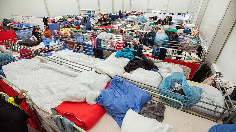 Über 2000 Menschen sind zur Zeit im Ankerzentrum Geldersheim untergebracht. Über 2000 Menschen sind zur Zeit im Ankerzentrum Geldersheim untergebracht.