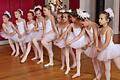 Beim &bdquo;Schlosserlebnistag für Familien&ldquo; am Sonntag, 18. Juni, im Deutschordensmuseum Bad Mergentheim gibt es auch eine Tanzvorführung der Ballettgruppe Julia Logachev um 14 Uhr. Die zahlreichen Tänzerinnen in ihren farbenfrohen Kostümen haben in diesem Jahr Tänze aus Tschaikowskis &bdquo;Schwanensee&ldquo; vorbereitet und präsentieren sie unter der Leitung von Slava Sorokin im Roten Saal.