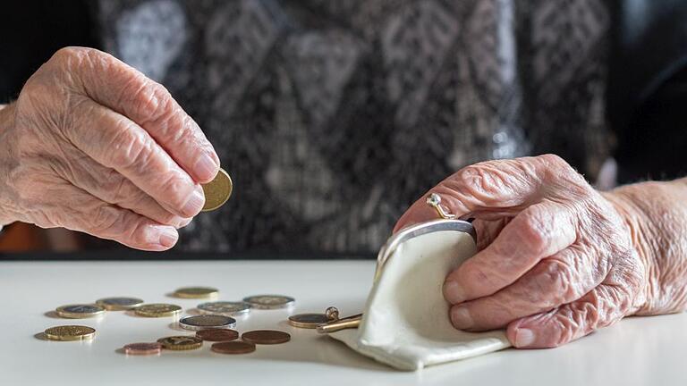 Frauen, die sich bei ihrer Vorsorge nur auf den Partner verlassen, könnten von Altersarmut bedroht sein.