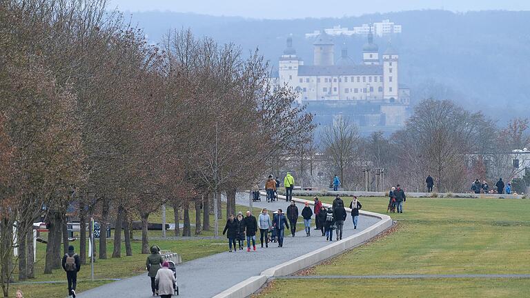 Einen ganz besonderen Blick auf die Festung hat der neue Stadtteil Hubland von seinem Park aus zu bieten. Rund um den Park befinden sich verschiedenste Projekte in ihrer Entstehung.