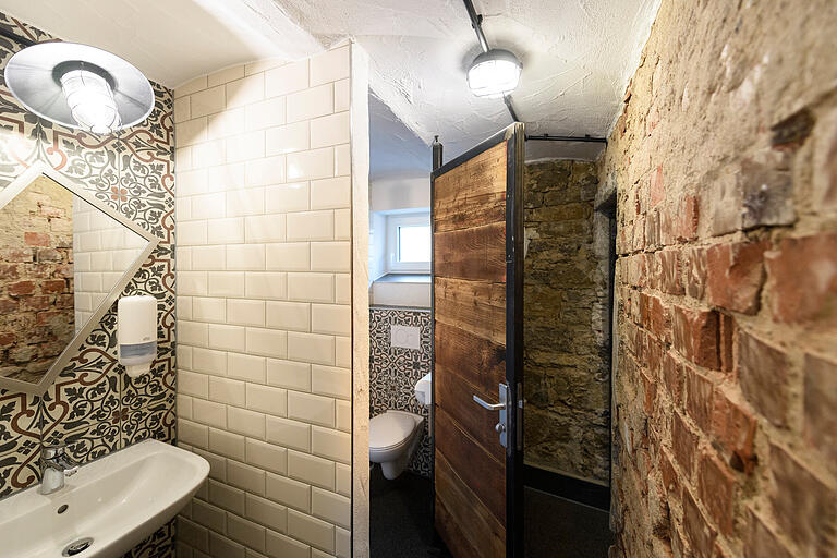 Mit viel Liebe zum Detail sind auch die Toiletten ausgestattet. Mit viel Liebe zum Detail sind auch die Toiletten ausgestattet.