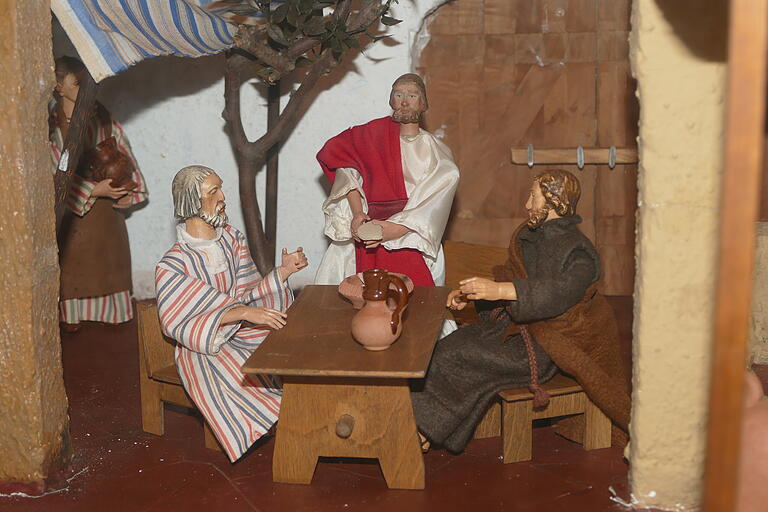 Eine österliche Begegnung: Jesus und die Emmausjünger vom Bamberger Holzschnitzer Walter Hamatschek. Eine österliche Begegnung: Jesus und die Emmausjünger vom Bamberger Holzschnitzer Walter Hamatschek.