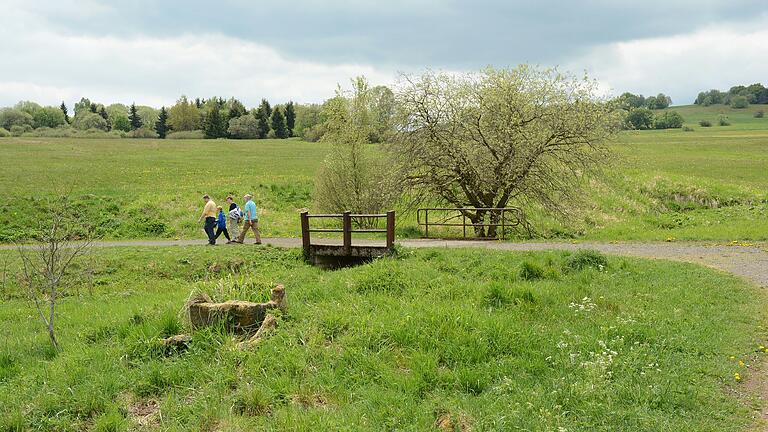 Hier macht Wandern richtig Spaß. Unterwegs auf dem Extratour 'Hochrhöntour'. Hier macht Wandern richtig Spaß. Unterwegs auf dem Extratour 'Hochrhöntour'.