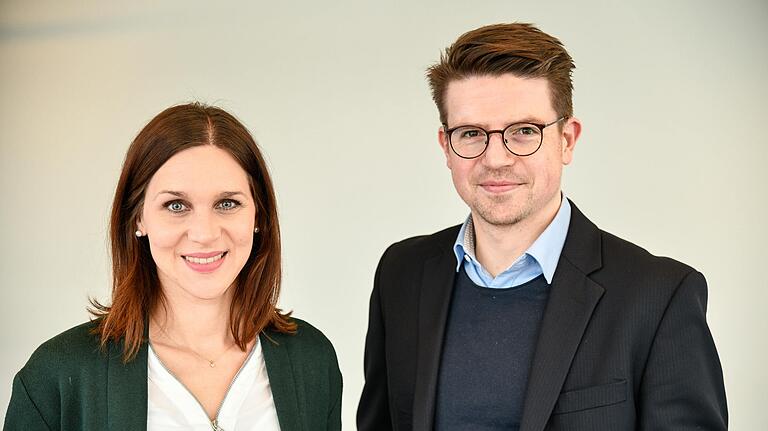 Was tun Firmen für ältere Arbeitnehmer? Isabel Schauz, Referentin Fachkräftesicherung, und Bereichsleiter Berufsausbildung Lukas Kagerbauer von der IHK Würzburg, geben Auskunft.