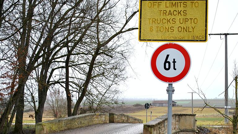 Die Kehlbrücke ist für rund 50 000 Euro repariert worden. Wenn sie weiterhin von schweren Fahrzeugen befahren wird, ist sie bald erneut reparaturbedürftig.