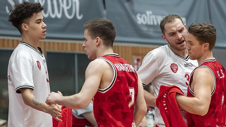 Enttäuschung und Gesprächsbedarf: Die Baskets-Akteure (von links) Joshua Obiesie, Nils Haßfurther, Felix Hoffmann und Jordan Hulls.