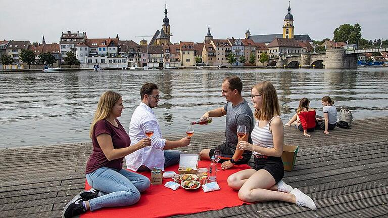 Stadtnah picknicken – in Kitzingen auf dem Stadtbalkon.