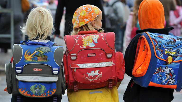 Am Dienstag beginnt die Schule wieder. Für 724 Buben und Mädchen im Landkreis Haßberge ist das ein besonderer Tag: Sie starten ihre Laufbahn mit dem Besuch der 1. Klasse. Am Dienstag beginnt die Schule wieder. Für 724 Buben und Mädchen im Landkreis Haßberge ist das ein besonderer Tag: Sie starten ihre Laufbahn mit dem Besuch der 1. Klasse. 