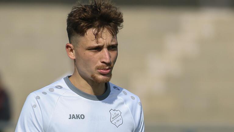 Jannik Feidel und der FC Geesdorf haben das Auswärtsspiel in Dörfleins gegen Eintracht Bamberg verloren. Jannik Feidel und der FC Geesdorf haben das Auswärtsspiel in Dörfleins gegen Eintracht Bamberg verloren.