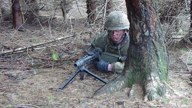 Der Kampfkraft der Bundeswehr in Würzburg, Hammelburg und Tauberbischofsheim galt das Interesse des Stasi-Spions 'Wiking'. Der Hauptmann der Reserve nutzte prominente Konservative, um an Informationen zu kommen. Der Kampfkraft der Bundeswehr in Würzburg, Hammelburg und Tauberbischofsheim galt das Interesse des Stasi-Spions 'Wiking'. Der Hauptmann der Reserve nutzte prominente Konservative, um an Informationen zu kommen.