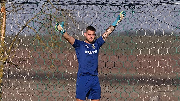 Niklas Götz, Torwart des TSV Großbardorf, war in der Schlussphase der Partie bei TuS Aschaffenburg-Leider zweimal gefordert und hielt den Sieg fest. Niklas Götz, Torwart des TSV Großbardorf, war in der Schlussphase der Partie bei TuS Aschaffenburg-Leider zweimal gefordert und hielt den Sieg fest.