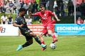 Ingo Feser (rechts) verpasste mit seinem verschossenen Elfmeter in der Nachspielzeit den Ausgleich zum 1:1 im Heimspiel des TSV Aubstadt gegen den FC Bayern München II (links Christopher Scott).