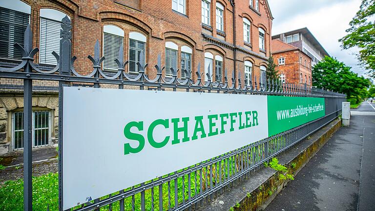 Trotz eines gestiegenen Umsatzes von 16,3 Milliarden im Vorjahr auf 18,2 Milliarden Euro entwickelte sich die Gewinnmarge bei Schaeffler 2024 schlechter als erwartet.&nbsp;