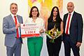 Spendenübergabe: (von links) Peter Schleich (Vorstandsvorsitzender der Sparkasse Schweinfurt-Haßberge), Anja Hegen (Einrichtungsleiterin des Hauses Ebern), Sabine Thiel (Fundraising-Referentin Rummelsberger  Diakonie) und der Leiter des Private Banking der Sparkasse, Erich Kuhn.