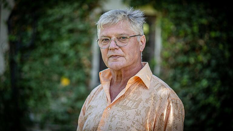 Klaus Spyra, evangelischer Pfarrer im Ruhestand und Missbrauchsopfer, vermutet ein pädokriminelles Netzwerk im Kinderheim in Willmars. Vor zehn Jahren hat er seinen Missbrauch bei der Kirche angezeigt.