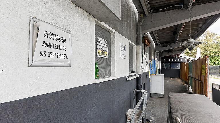 Seit Monaten in der Sommerpause: Das Airport in der Gattingerstraße. Doch es zeichnet sich eine Lösung in den nächsten Wochen ab. Foto: Thomas Obermeier Seit Monaten in der Sommerpause: Das Airport in der Gattingerstraße. Doch es zeichnet sich eine Lösung in den nächsten Wochen ab. Foto: Thomas Obermeier
