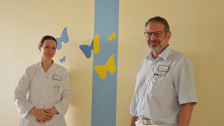 Halfen einer Ukrainerin nach der Geburt ihres Babys nicht nur medizinisch: Dr. Nathalie Welscher, Fachärztin in der Neurochirurgischen Klinik, und Prof. Dr. Michael Weigel, Chefarzt der Klinik für Frauenheilkunde und Geburtshilfe. Halfen einer Ukrainerin nach der Geburt ihres Babys nicht nur medizinisch: Dr. Nathalie Welscher, Fachärztin in der Neurochirurgischen Klinik, und Prof. Dr. Michael Weigel, Chefarzt der Klinik für Frauenheilkunde und Geburtshilfe.