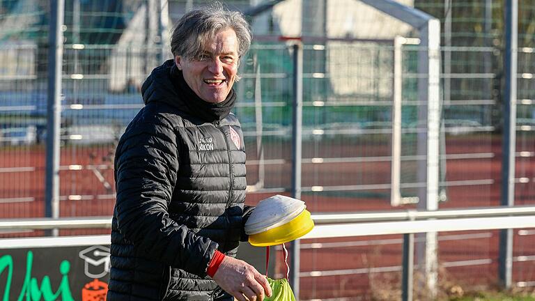 Co-Trainer Walter Thomae freut sich sichtlich auf seine neue Aufgabe bei den Würzburger Kickers.