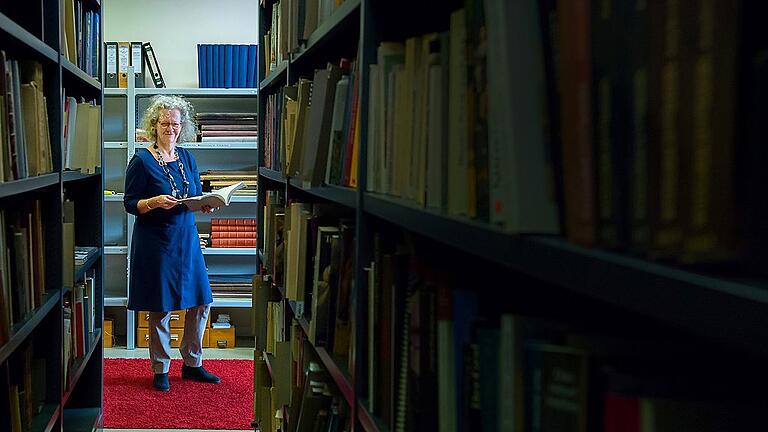„Eine Fundgrube“: Sibylle Ehringhaus, Provenienzforscherin, in der Bibliothek des Schweinfurter Museums Georg Schäfer „Eine Fundgrube“: Sibylle Ehringhaus, Provenienzforscherin, in der Bibliothek des Schweinfurter Museums Georg Schäfer